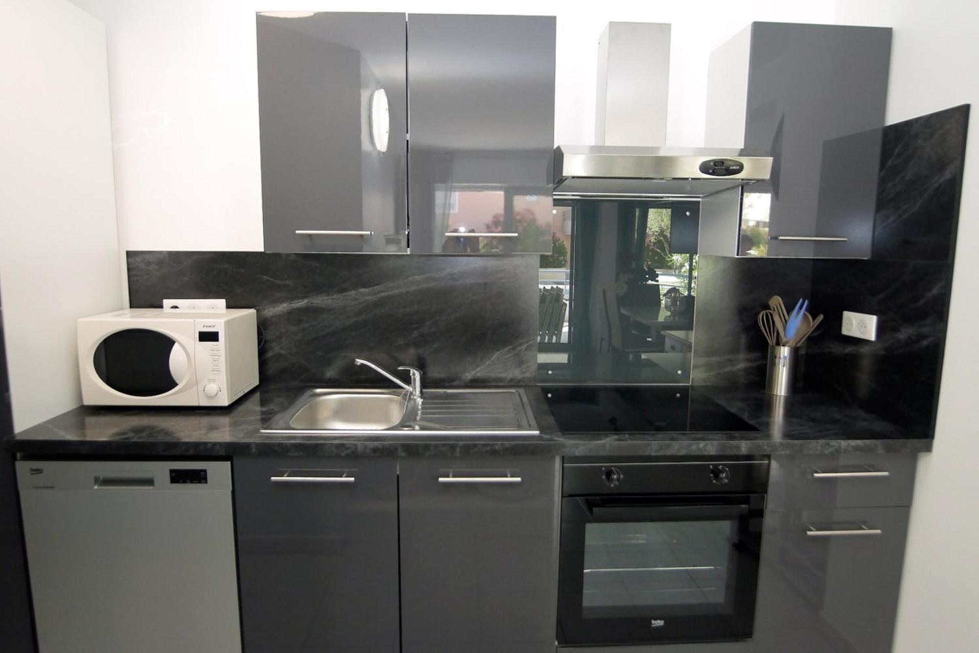 Modern With Terrace And 5 Min Away Apartment *