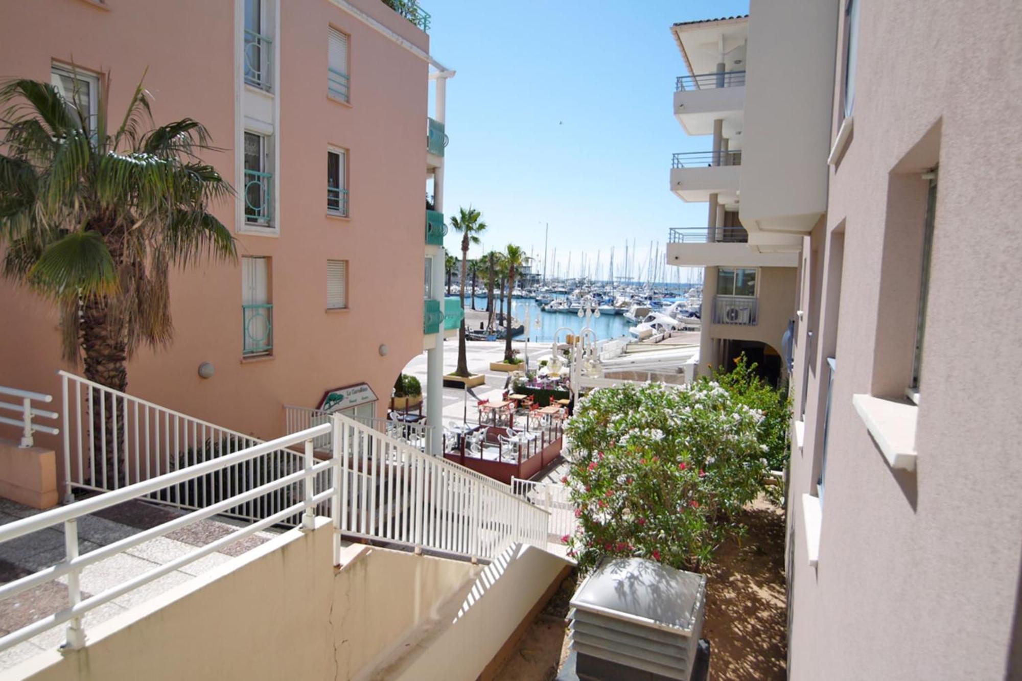 Modern With Terrace And 5 Min Away Appartement *