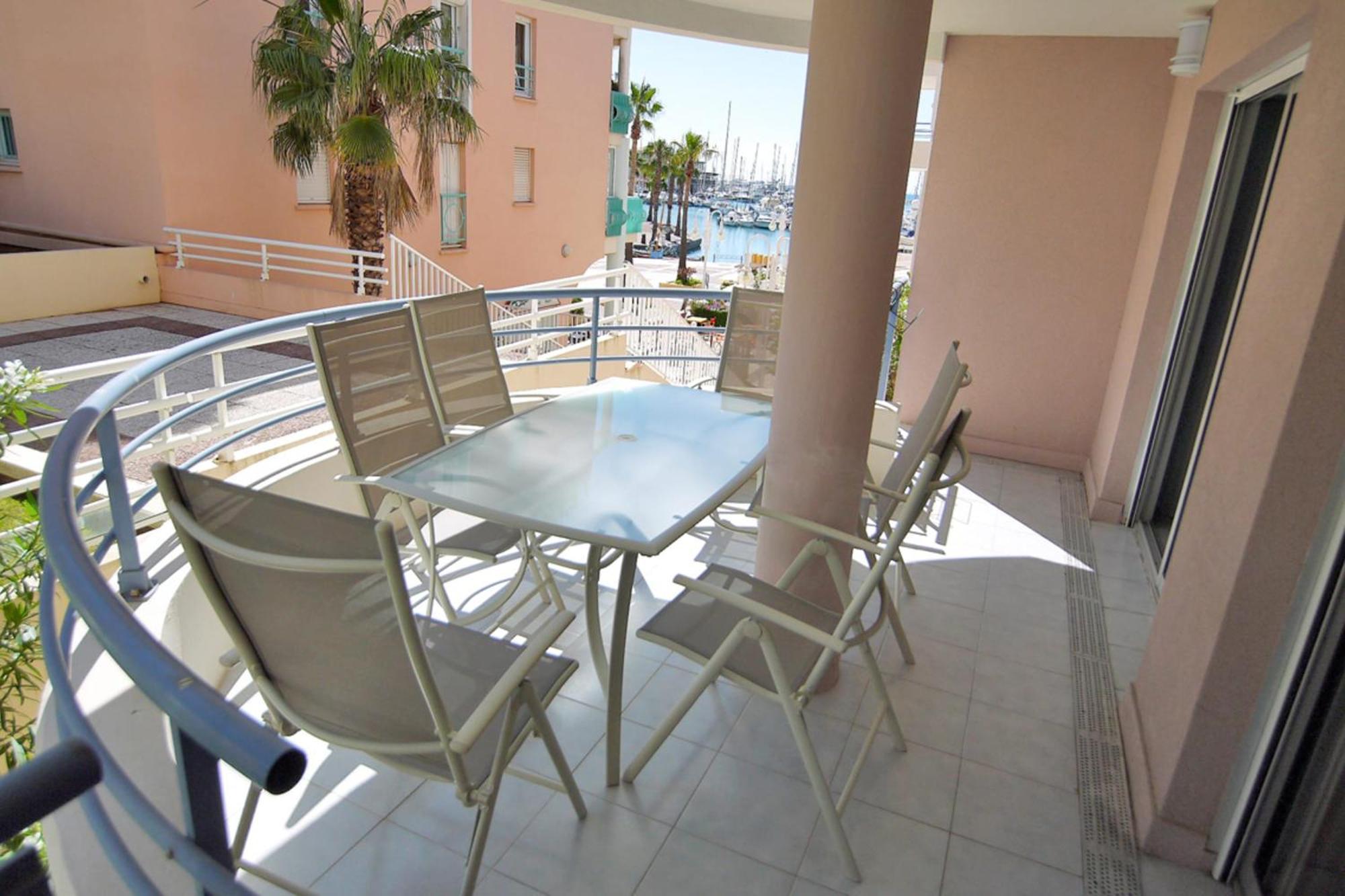 Modern With Terrace And 5 Min Away Fréjus